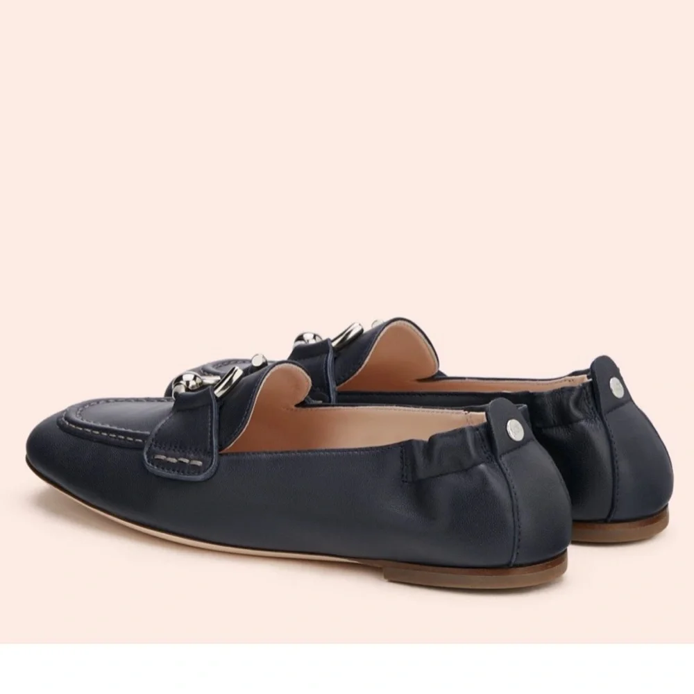 Moccasin with piercing
Midnight SHERYL MOC | AGL
S445.00 size 7.5 - Picture 2 of 16